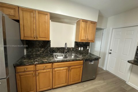 Villa ou maison à louer à Fort Lauderdale, Floride: 4 chambres, 134.71 m2 № 1939289 - photo 6