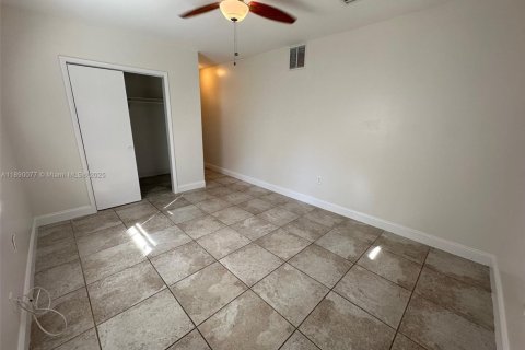 Villa ou maison à louer à Fort Lauderdale, Floride: 4 chambres, 134.71 m2 № 1939289 - photo 15