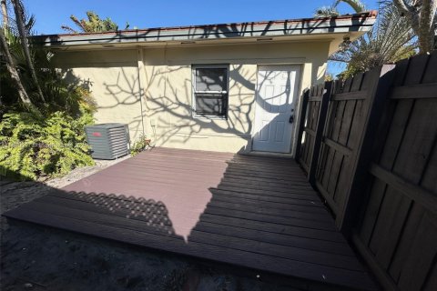 Villa ou maison à louer à Fort Lauderdale, Floride: 4 chambres, 134.71 m2 № 1939289 - photo 14