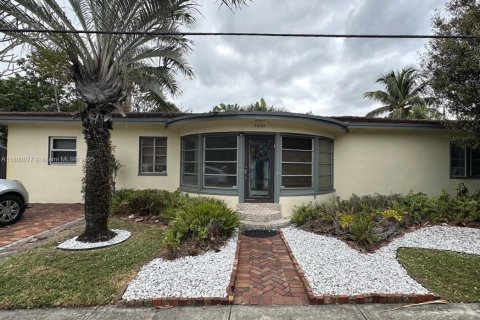 Villa ou maison à louer à Fort Lauderdale, Floride: 4 chambres, 134.71 m2 № 1939289 - photo 1