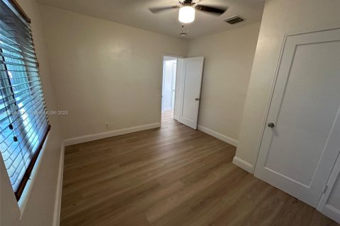 Villa ou maison à louer à Fort Lauderdale, Floride: 4 chambres, 134.71 m2 № 1939289 - photo 28