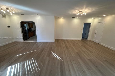 Villa ou maison à louer à Fort Lauderdale, Floride: 4 chambres, 134.71 m2 № 1939289 - photo 4