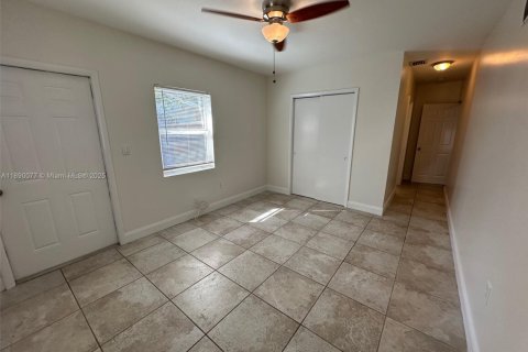 Villa ou maison à louer à Fort Lauderdale, Floride: 4 chambres, 134.71 m2 № 1939289 - photo 12
