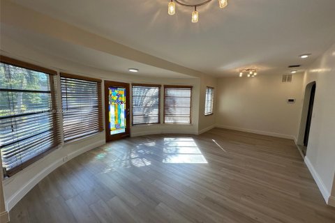 Villa ou maison à louer à Fort Lauderdale, Floride: 4 chambres, 134.71 m2 № 1939289 - photo 2