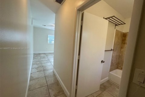 Villa ou maison à louer à Fort Lauderdale, Floride: 4 chambres, 134.71 m2 № 1939289 - photo 8
