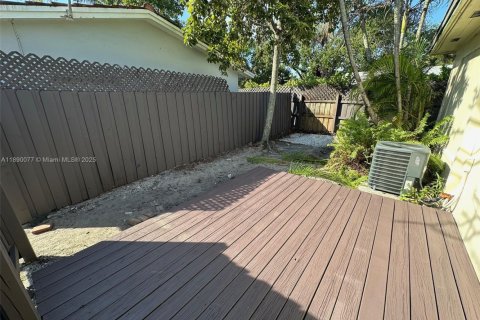 Villa ou maison à louer à Fort Lauderdale, Floride: 4 chambres, 134.71 m2 № 1939289 - photo 13