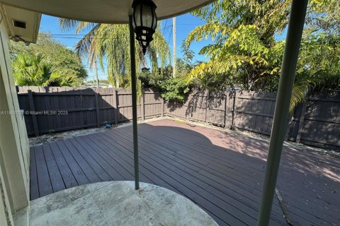 Villa ou maison à louer à Fort Lauderdale, Floride: 4 chambres, 134.71 m2 № 1939289 - photo 20