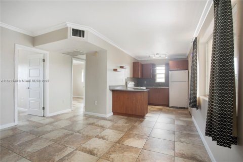 Condo in Miami, Florida, 2 bedrooms  № 1939952