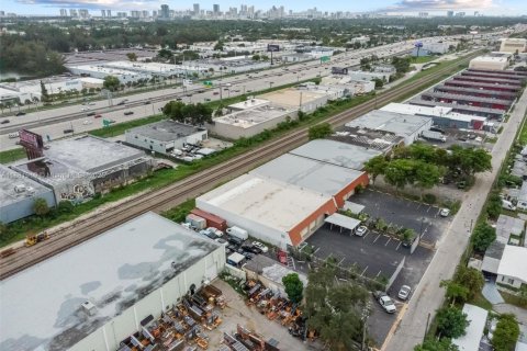 Commercial property in Pembroke Park, Florida № 1932208 - photo 25