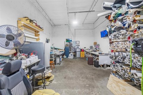 Commercial property in Pembroke Park, Florida № 1932208 - photo 15