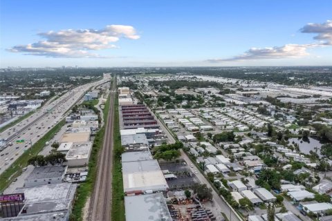 Commercial property in Pembroke Park, Florida № 1932208 - photo 28