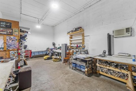 Commercial property in Pembroke Park, Florida № 1932208 - photo 17