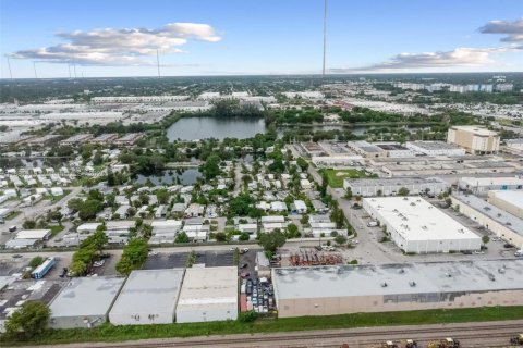 Commercial property in Pembroke Park, Florida № 1932208 - photo 30