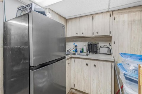 Commercial property in Pembroke Park, Florida № 1932208 - photo 13