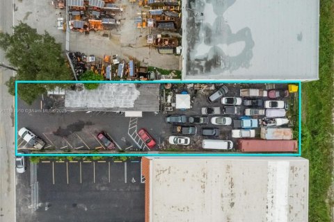 Commercial property in Pembroke Park, Florida № 1932208 - photo 2