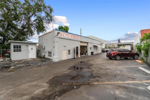 Commercial property in Pembroke Park, Florida № 1932208 - photo 3