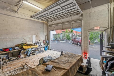 Commercial property in Pembroke Park, Florida № 1932208 - photo 8