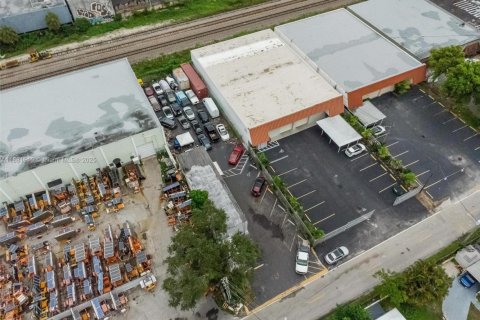 Commercial property in Pembroke Park, Florida № 1932208 - photo 24