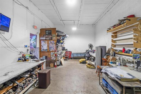 Commercial property in Pembroke Park, Florida № 1932208 - photo 18