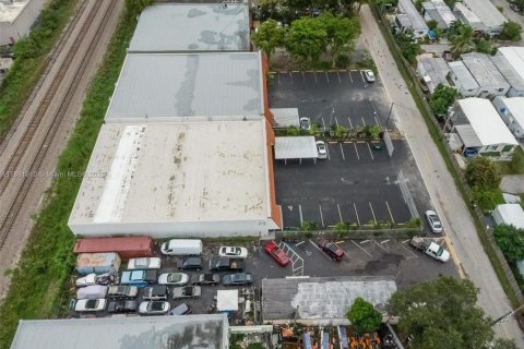 Commercial property in Pembroke Park, Florida № 1932208 - photo 23