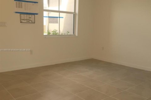 Adosado en alquiler en Homestead, Florida, 3 dormitorios № 1945404 - foto 4