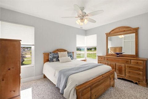 House in Port Charlotte, Florida 3 bedrooms, 137.68 sq.m. № 2217872 - photo 25