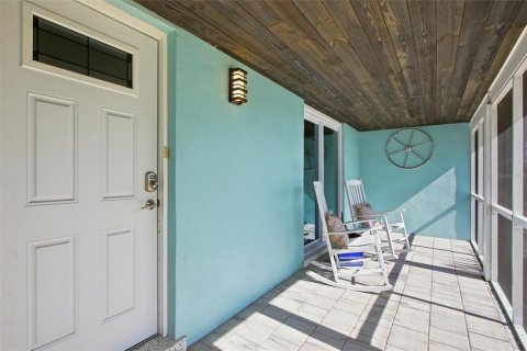 House in Port Charlotte, Florida 3 bedrooms, 137.68 sq.m. № 2217872 - photo 4