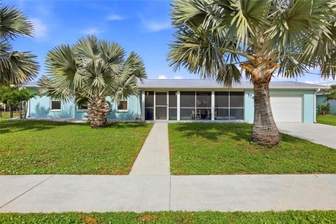 House in Port Charlotte, Florida 3 bedrooms, 137.68 sq.m. № 2217872 - photo 3