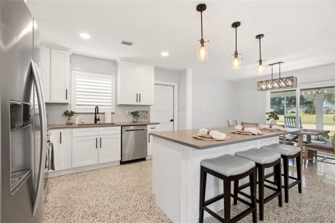 House in Port Charlotte, Florida 3 bedrooms, 137.68 sq.m. № 2217872 - photo 10