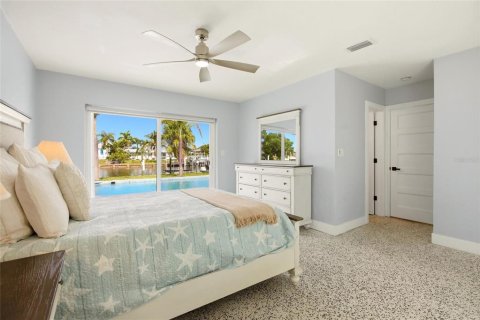 House in Port Charlotte, Florida 3 bedrooms, 137.68 sq.m. № 2217872 - photo 22