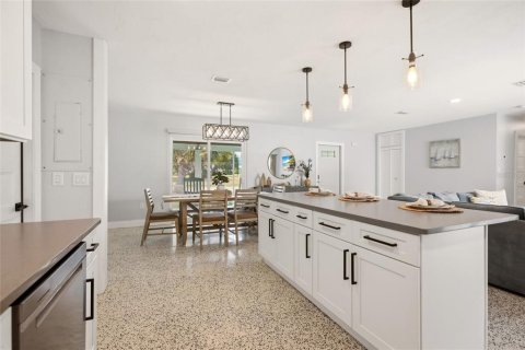 House in Port Charlotte, Florida 3 bedrooms, 137.68 sq.m. № 2217872 - photo 15