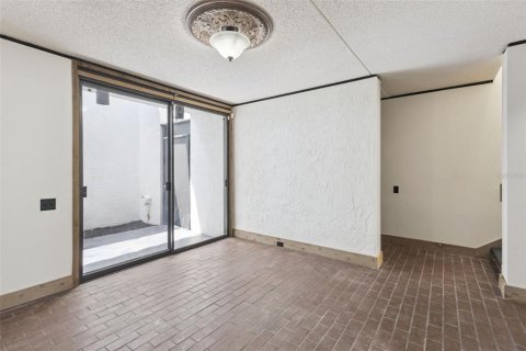 Touwnhouse à vendre à Winter Haven, Floride: 2 chambres, 130.81 m2 № 2277933 - photo 8
