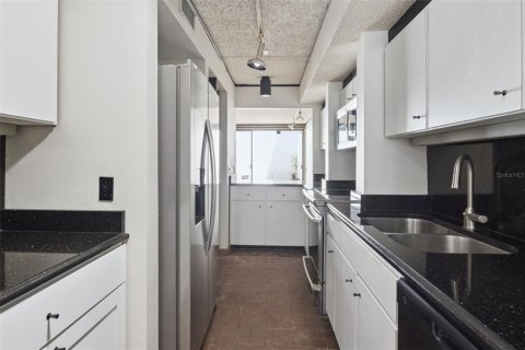 Touwnhouse à vendre à Winter Haven, Floride: 2 chambres, 130.81 m2 № 2277933 - photo 11