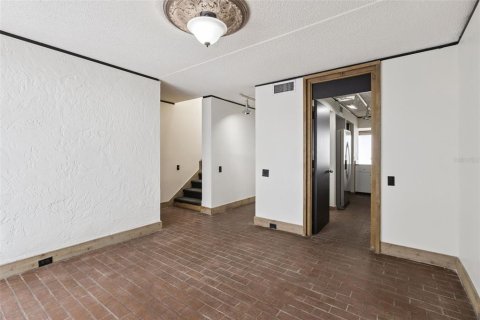 Touwnhouse à vendre à Winter Haven, Floride: 2 chambres, 130.81 m2 № 2277933 - photo 6