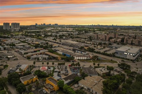 Propiedad comercial en venta en North Miami Beach, Florida № 1937089 - foto 5