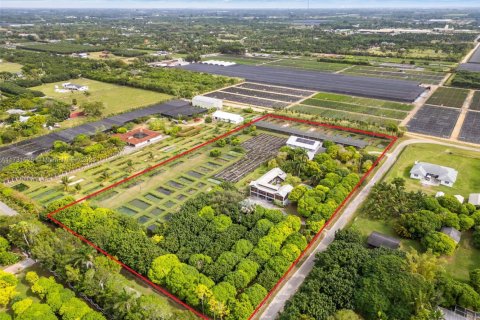Купить коммерческую недвижимость в Хомстед, Флорида № 1895349 - фото 3