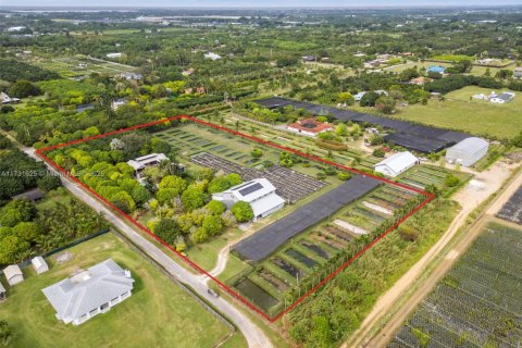 Купить коммерческую недвижимость в Хомстед, Флорида № 1895349 - фото 6