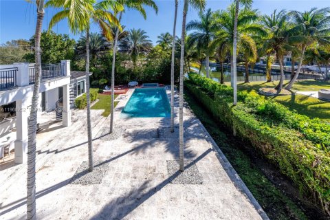 Villa ou maison à vendre à Coral Gables, Floride: 7 chambres, 652.55 m2 № 2174410 - photo 19