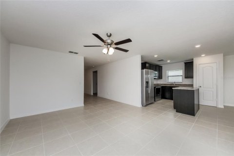 House in Dundee, Florida 3 bedrooms, 128.48 sq.m. № 1905901 - photo 2