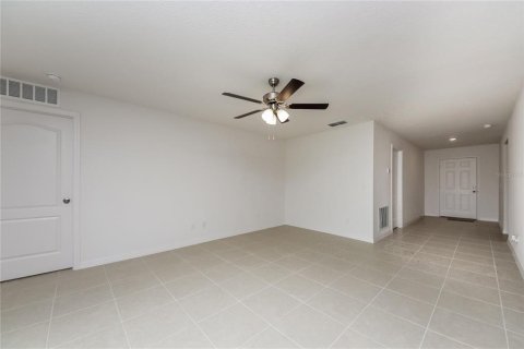 House in Dundee, Florida 3 bedrooms, 128.48 sq.m. № 1905901 - photo 3