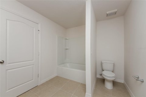 House in Dundee, Florida 3 bedrooms, 128.48 sq.m. № 1905901 - photo 9