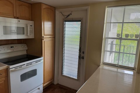 Купить кондоминиум в Помпано-Бич, Флорида 3 комнаты, 79.9м2, № 2085312 - фото 11