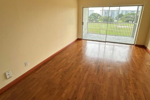 Купить кондоминиум в Помпано-Бич, Флорида 3 комнаты, 79.9м2, № 2085312 - фото 14