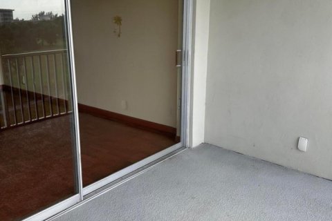 Купить кондоминиум в Помпано-Бич, Флорида 3 комнаты, 79.9м2, № 2085312 - фото 27