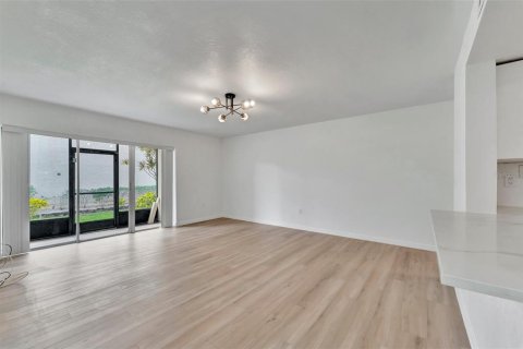 Copropriété à louer à Saint Petersburg, Floride: 2 chambres, 101.26 m2 № 2114499 - photo 11