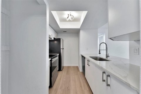 Copropriété à louer à Saint Petersburg, Floride: 2 chambres, 101.26 m2 № 2114499 - photo 7