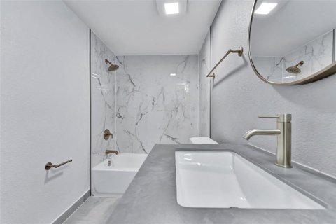 Copropriété à louer à Saint Petersburg, Floride: 2 chambres, 101.26 m2 № 2114499 - photo 25