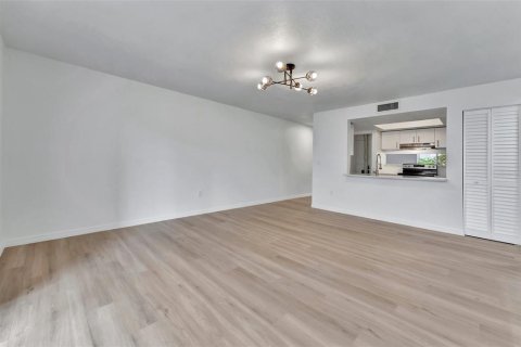Copropriété à louer à Saint Petersburg, Floride: 2 chambres, 101.26 m2 № 2114499 - photo 13