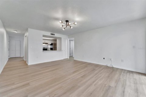 Copropriété à louer à Saint Petersburg, Floride: 2 chambres, 101.26 m2 № 2114499 - photo 12