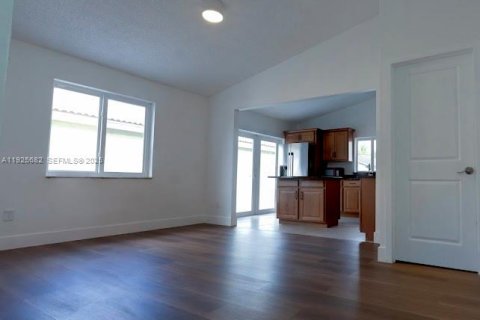 Снять в аренду виллу или дом в Майами, Флорида 3 спальни, № 1984150 - фото 3